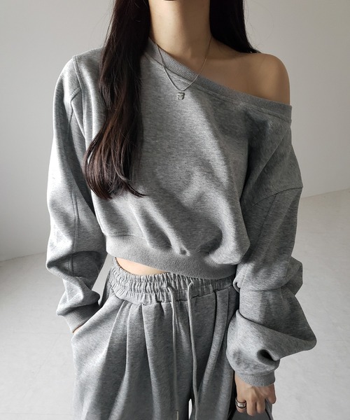 me+em select（ミームセレクト）の「【 セットアップ 】ワンショルダーショートスウェットトップス ＋ タックワイドパンツ SET ／ off shoulder short sweat tops & tack wide pants SET（セットアップ・レディース・グレー/ブラック・FREE）」の7枚目の写真