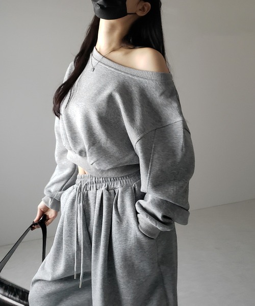 me+em select（ミームセレクト）の「【 セットアップ 】ワンショルダーショートスウェットトップス ＋ タックワイドパンツ SET ／ off shoulder short sweat tops & tack wide pants SET（セットアップ・レディース・グレー/ブラック・FREE）」の10枚目の写真