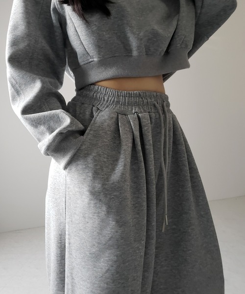 me+em select（ミームセレクト）の「【 セットアップ 】ワンショルダーショートスウェットトップス ＋ タックワイドパンツ SET ／ off shoulder short sweat tops & tack wide pants SET（セットアップ・レディース・グレー/ブラック・FREE）」の18枚目の写真