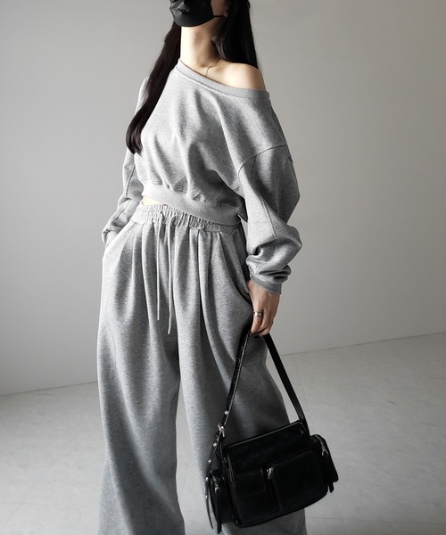 me+em select（ミームセレクト）の「【 セットアップ 】ワンショルダーショートスウェットトップス ＋ タックワイドパンツ SET ／ off shoulder short sweat tops & tack wide pants SET（セットアップ・レディース・グレー/ブラック・FREE）」の19枚目の写真
