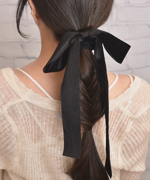 VIBGYOR Women(ヴィブジョー ウィメン)の「【float】ベロア ロング リボン シュシュ(シュシュ・レディース・ブラック・FREE)」の6枚目の写真