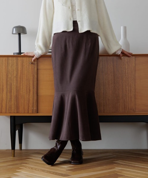 flower（フラワー）の「スエードマーメイドスカート（スカート・レディース・ブラウン/アイボリー・FREE）」の2枚目の写真