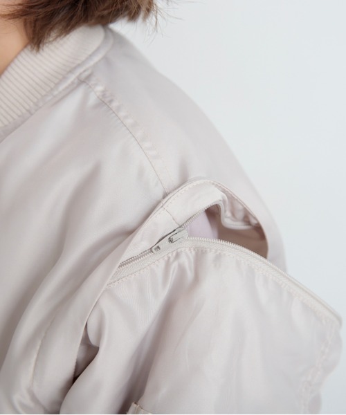 BRANSHES(ブランシェス)の「【2WAY】スリーブ切替MA-1ブルゾン(ブルゾン・キッズ・カーキオリーブ/ライトベージュ・120/130/90/150/140/100/110)」の11枚目の写真