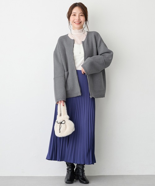 Viola e Viola(ヴィオラエヴィオラ)の「ランタンスリーブジップニットコーディガン(カーディガン/ボレロ・レディース・チャコール/ホワイト×ブラック・LL/L/M/3L)」の12枚目の写真