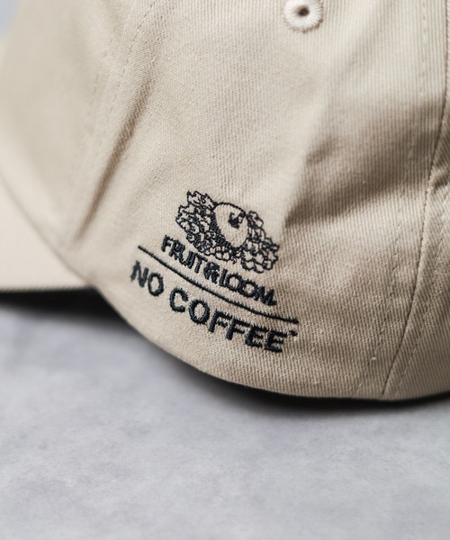 FRUIT OF THE LOOM(フルーツオブザルーム)の「【FRUIT OF THE LOOM x NO COFFEE】FTL NC CAP(キャップ・レディース・ベージュ/ブラック/ホワイト/ベージュ系その他/ブラック×グレー・FREE)」の6枚目の写真