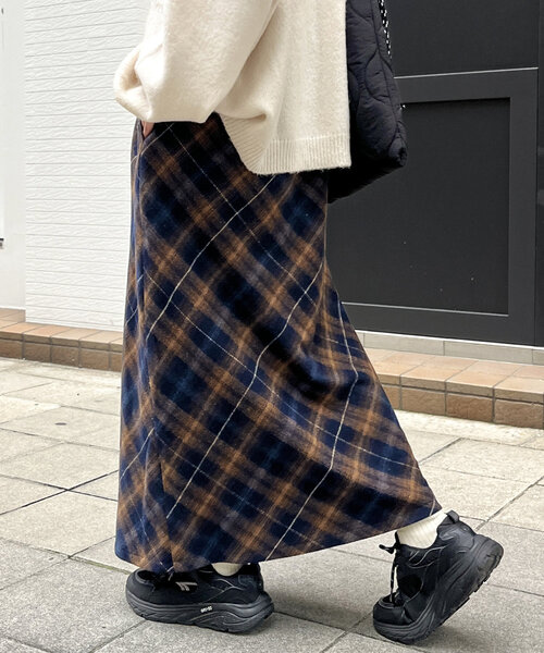 CPCM（シーピーシーエム）の「起毛チェックロングスカート（スカート・レディース・アイボリー/ブラック/グリーン/ネイビー・FREE）」の4枚目の写真