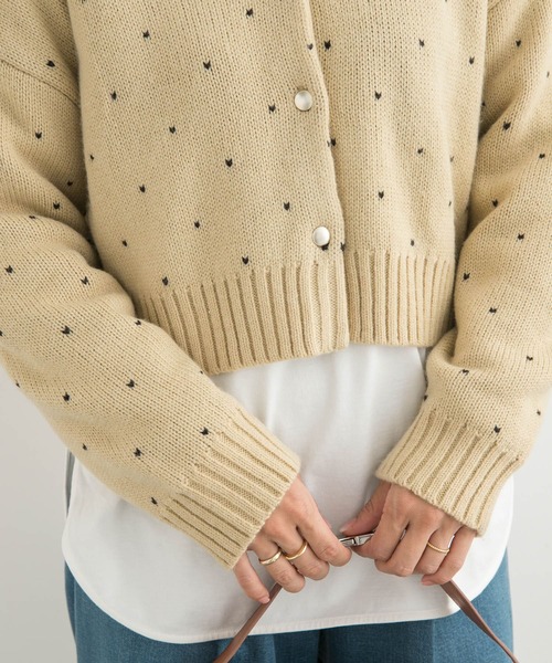 URBAN RESEARCH DOORS（アーバンリサーチドアーズ）の「ドットジャガードニットカーディガン（カーディガン/ボレロ・レディース・ベージュ/ネイビー・MEDIUM）」の8枚目の写真