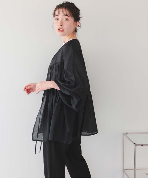 titivate（ティティベイト）の「ティアードシアーチュニックブラウス（シャツ/ブラウス・レディース・オフホワイト/ブラック/グレイッシュベージュ/オレンジ・L/M/S）」の6枚目の写真