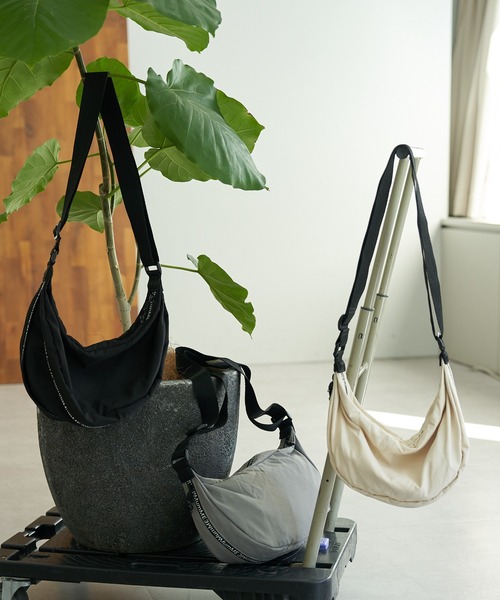 CIAOPANIC TYPY（チャオパニックティピー）の「【2025年S/S新作】【MumME】止水ナイロンハーフムーンショルダーBAG（ショルダーバッグ・レディース・ブラック/グレー/オフホワイト・ONE SIZE）」の15枚目の写真