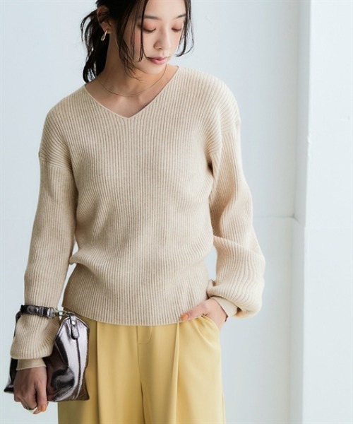 nissen（ニッセン）の「ムースタッチニットVネックリブトップス＜大きいサイズ有＞（ニット/セーター・レディース・オフホワイト/杢グレー/ブラック/ロイヤルブルー/ピンク/ベージュ系・M/S/3L/LL/L）」の4枚目の写真