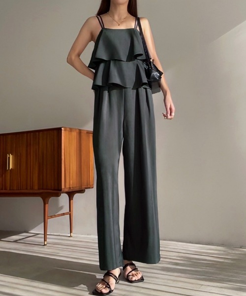 JUNOAH（ジュノア）の「タックフリルサロペット（サロペット/オーバーオール・レディース・チャコール/アイボリー/ブラック・X-LARGE/LARGE/MEDIUM）」の3枚目の写真