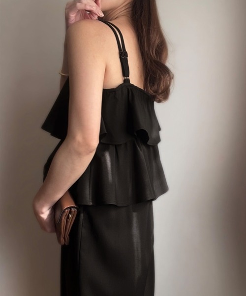 JUNOAH（ジュノア）の「タックフリルサロペット（サロペット/オーバーオール・レディース・チャコール/アイボリー/ブラック・X-LARGE/LARGE/MEDIUM）」の5枚目の写真