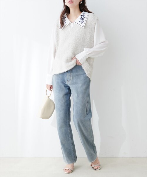 natural couture(ナチュラルクチュール)の「【WEB限定】配色刺繍衿レトロブラウス(シャツ/ブラウス・レディース・サックスブルー/オフホワイト/ブラウン・FREE)」の4枚目の写真