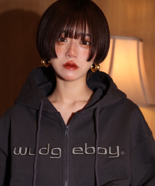 WudgeBoy（ワッジボーイ）の「basic logo zip foodie（パーカー・メンズ・アイボリー/ネイビー系/ピンク/イエロー/グレー/スミクロ・SMALL/LARGE/MEDIUM）」の3枚目の写真