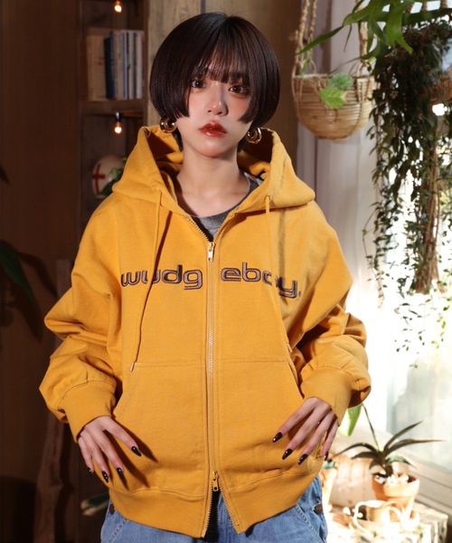WudgeBoy（ワッジボーイ）の「basic logo zip foodie（パーカー・メンズ・アイボリー/ネイビー系/ピンク/イエロー/グレー/スミクロ・SMALL/LARGE/MEDIUM）」の5枚目の写真