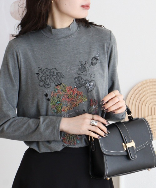 BRODIAEA(ブローディア)の「BRODIAEA ハイネックカットソー カラフル刺繍 スーパープレミアサーモ(Tシャツ/カットソー・レディース・ピンク/ブラック/オリーブ/チャコールグレー/ネイビー/ベージュ・40)」の3枚目の写真
