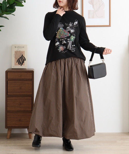 BRODIAEA(ブローディア)の「BRODIAEA ハイネックカットソー カラフル刺繍 スーパープレミアサーモ(Tシャツ/カットソー・レディース・ピンク/ブラック/オリーブ/チャコールグレー/ネイビー/ベージュ・40)」の11枚目の写真