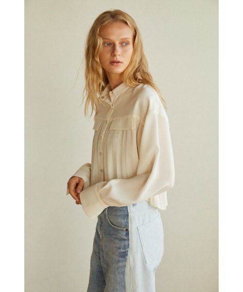 Estella.K(エステラケー)の「Julia Pleated Shirt プリーツショートシャツ(シャツ/ブラウス・レディース・ホワイト/サックスブルー・FREE)」の5枚目の写真