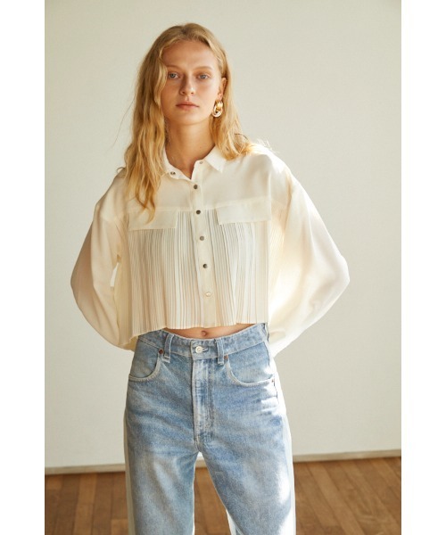 Estella.K(エステラケー)の「Julia Pleated Shirt プリーツショートシャツ(シャツ/ブラウス・レディース・ホワイト/サックスブルー・FREE)」の7枚目の写真