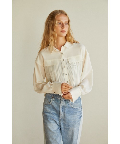 Estella.K(エステラケー)の「Julia Pleated Shirt プリーツショートシャツ(シャツ/ブラウス・レディース・ホワイト/サックスブルー・FREE)」の3枚目の写真
