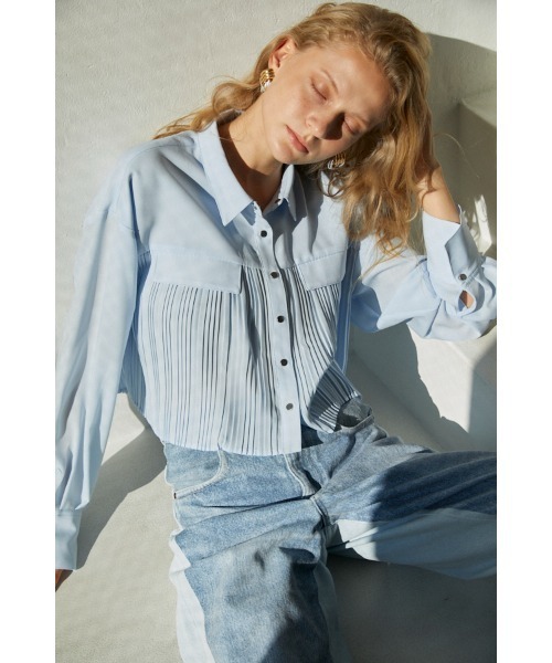 Estella.K(エステラケー)の「Julia Pleated Shirt プリーツショートシャツ(シャツ/ブラウス・レディース・ホワイト/サックスブルー・FREE)」の9枚目の写真