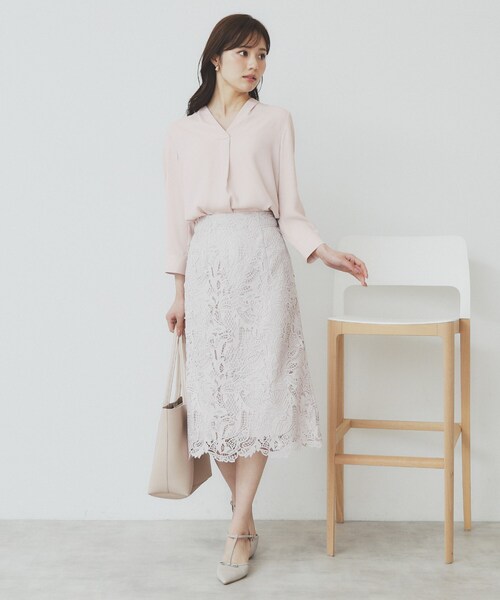 index(インデックス)の「Vネックパール調ブラウス【洗濯機洗い可/イージーアイロン】(シャツ/ブラウス・レディース・ナチュラル/ホワイト系5/ネイビー・36/40/38/42)」の5枚目の写真