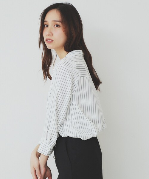 index(インデックス)の「Vネックパール調ブラウス【洗濯機洗い可/イージーアイロン】(シャツ/ブラウス・レディース・ナチュラル/ホワイト系5/ネイビー・36/40/38/42)」の12枚目の写真