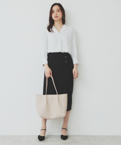 index(インデックス)の「Vネックパール調ブラウス【洗濯機洗い可/イージーアイロン】(シャツ/ブラウス・レディース・ナチュラル/ホワイト系5/ネイビー・36/40/38/42)」の13枚目の写真