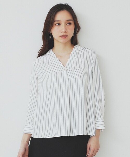 index(インデックス)の「Vネックパール調ブラウス【洗濯機洗い可/イージーアイロン】(シャツ/ブラウス・レディース・ナチュラル/ホワイト系5/ネイビー・36/40/38/42)」の16枚目の写真