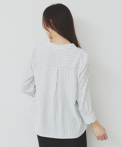 index(インデックス)の「Vネックパール調ブラウス【洗濯機洗い可/イージーアイロン】(シャツ/ブラウス・レディース・ナチュラル/ホワイト系5/ネイビー・36/40/38/42)」の18枚目の写真