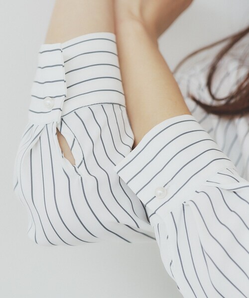 index(インデックス)の「Vネックパール調ブラウス【洗濯機洗い可/イージーアイロン】(シャツ/ブラウス・レディース・ナチュラル/ホワイト系5/ネイビー・36/40/38/42)」の21枚目の写真