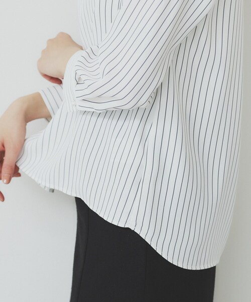 index(インデックス)の「Vネックパール調ブラウス【洗濯機洗い可/イージーアイロン】(シャツ/ブラウス・レディース・ナチュラル/ホワイト系5/ネイビー・36/40/38/42)」の22枚目の写真