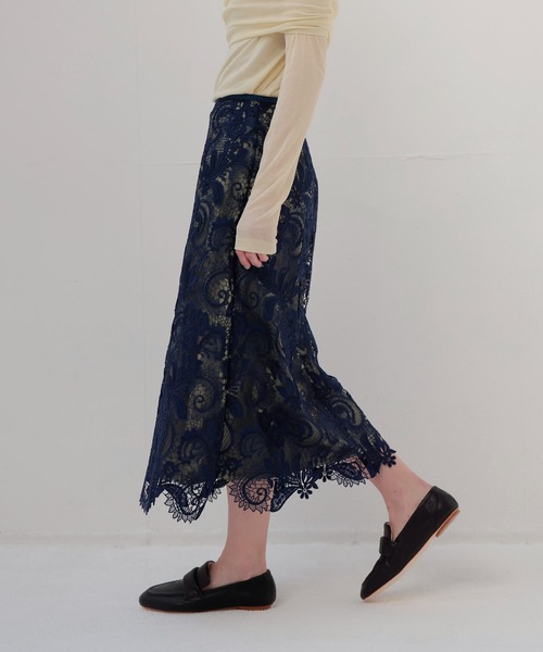 DRESSLAVE（ドレスレイブ）の「motief lace midi skirt(モチーフレースミディスカート)（スカート・レディース・ホワイト/ネイビー・38/36）」の3枚目の写真