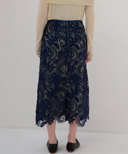 DRESSLAVE（ドレスレイブ）の「motief lace midi skirt(モチーフレースミディスカート)（スカート・レディース・ホワイト/ネイビー・38/36）」の4枚目の写真