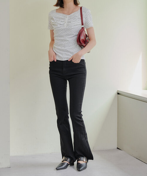 Another Branch olive des olive(アナザーブランチオリーブデオリーブ)の「【伸縮性あり / 脚長美脚シルエット】セミフレアデニム(デニムパンツ・レディース・その他/ブラック・SMALL/MEDIUM/FREE)」の16枚目の写真