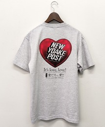 NEW YOAKE POST（ニューヨアケポスト）の「NEW YOAKE POST/ニューヨアケポスト PRINT-T SHIRT It's love， love!（Tシャツ/カットソー）」
