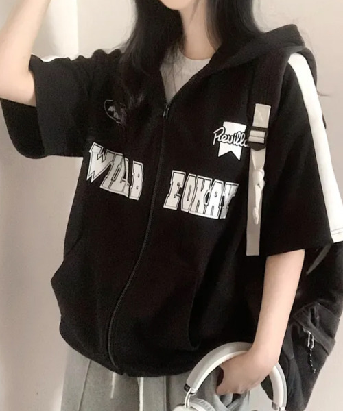 VIVID LADY(ビビッドレディー)の「サイドライン 文字プリント ジップアップパーカー 半袖(パーカー・レディース・ネイビー/ブラック/アイボリー・FREE)」の5枚目の写真