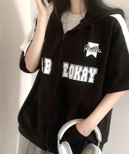 VIVID LADY(ビビッドレディー)の「サイドライン 文字プリント ジップアップパーカー 半袖(パーカー・レディース・ネイビー/ブラック/アイボリー・FREE)」の7枚目の写真