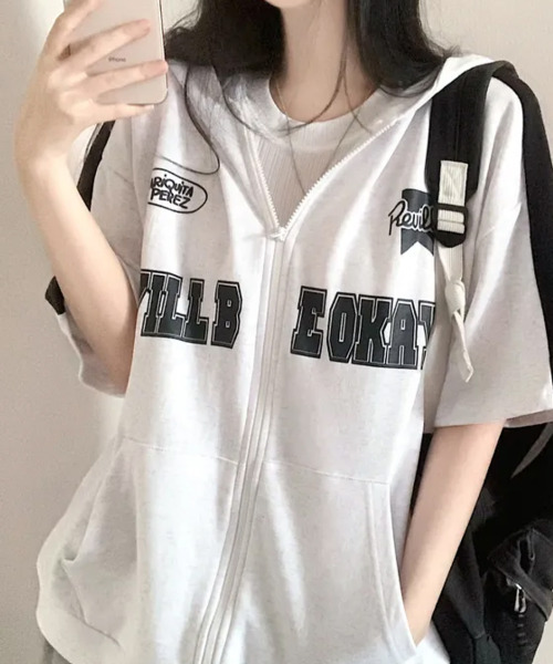 VIVID LADY(ビビッドレディー)の「サイドライン 文字プリント ジップアップパーカー 半袖(パーカー・レディース・ネイビー/ブラック/アイボリー・FREE)」の8枚目の写真