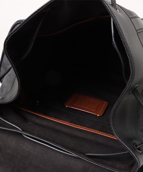 COACH（コーチ）の「ヒッチ バックパック・シグネチャー キャンバス・パッチ（バックパック/リュック・メンズ・ブラック系その他・ONE）」の2枚目の写真