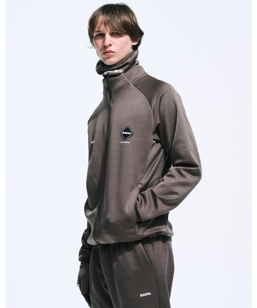F.C.Real Bristol(エフシーレアルブリストル)の「STRETCH FLEECE STAND COLLAR BLOUSON(ブルゾン・メンズ・モカ/ブラック・SMALL/XX-LARGE/X-LARGE/LARGE/MEDIUM)」の3枚目の写真