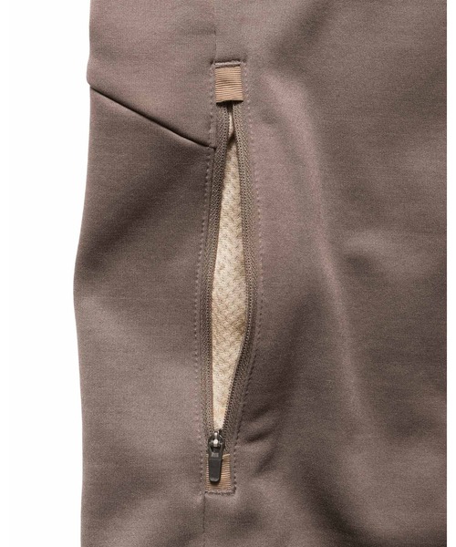 F.C.Real Bristol(エフシーレアルブリストル)の「STRETCH FLEECE STAND COLLAR BLOUSON(ブルゾン・メンズ・モカ/ブラック・SMALL/XX-LARGE/X-LARGE/LARGE/MEDIUM)」の6枚目の写真