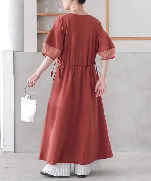 n'OrLABEL(ノアールレーベル)の「『ランタンスリーブカットジョーゼットワンピース』(ワンピース・レディース・ブラック/テラコッタ/ネイビー・2/1)」の5枚目の写真