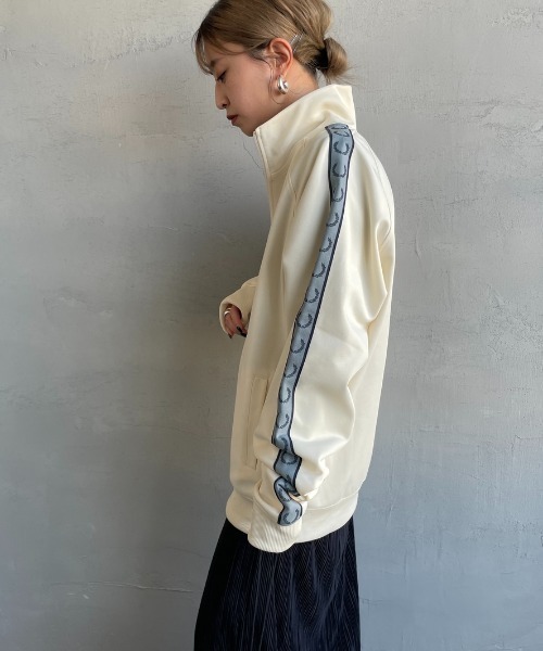 FRED PERRY（フレッドペリー）の「[FRED PERRY/フレッドペリー] コントラストテープ トラックジャケット（ジャージ・レディース・キナリ/ブラック/ネイビー・M/S/XL/L）」の18枚目の写真