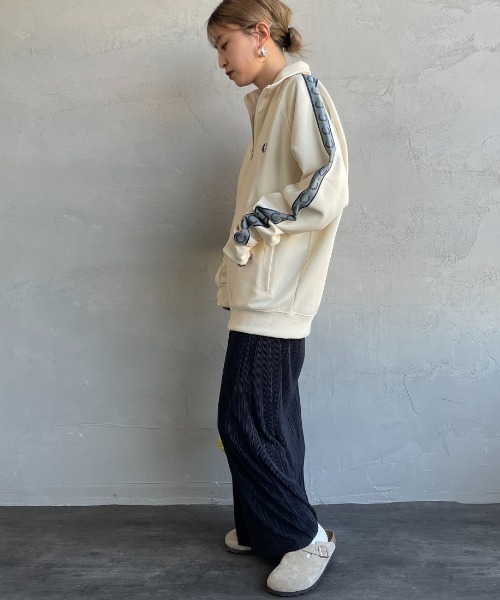 FRED PERRY（フレッドペリー）の「[FRED PERRY/フレッドペリー] コントラストテープ トラックジャケット（ジャージ・レディース・キナリ/ブラック/ネイビー・M/S/XL/L）」の21枚目の写真