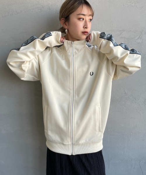 FRED PERRY（フレッドペリー）の「[FRED PERRY/フレッドペリー] コントラストテープ トラックジャケット（ジャージ・レディース・キナリ/ブラック/ネイビー・M/S/XL/L）」の16枚目の写真