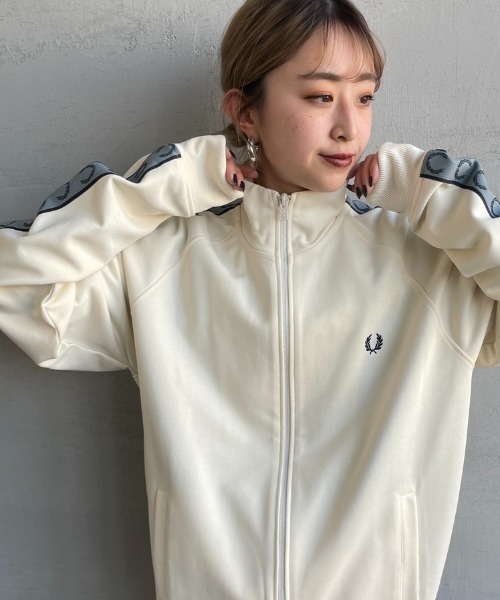 FRED PERRY（フレッドペリー）の「[FRED PERRY/フレッドペリー] コントラストテープ トラックジャケット（ジャージ・レディース・キナリ/ブラック/ネイビー・M/S/XL/L）」の15枚目の写真