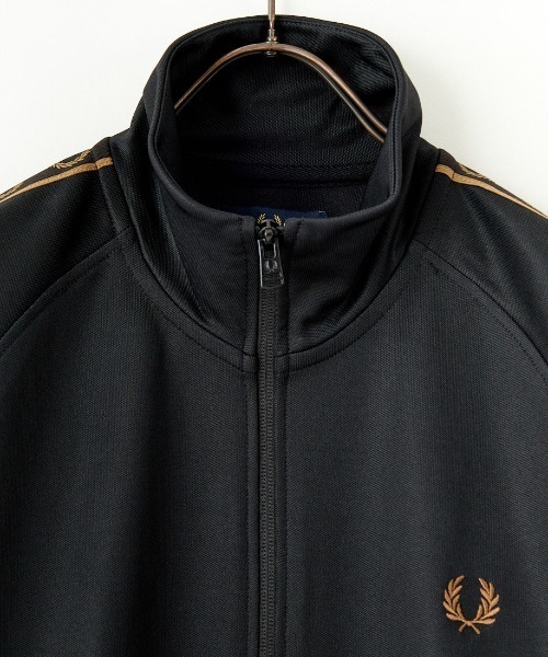 FRED PERRY（フレッドペリー）の「[FRED PERRY/フレッドペリー] コントラストテープ トラックジャケット（ジャージ・レディース・キナリ/ブラック/ネイビー・M/S/XL/L）」の4枚目の写真