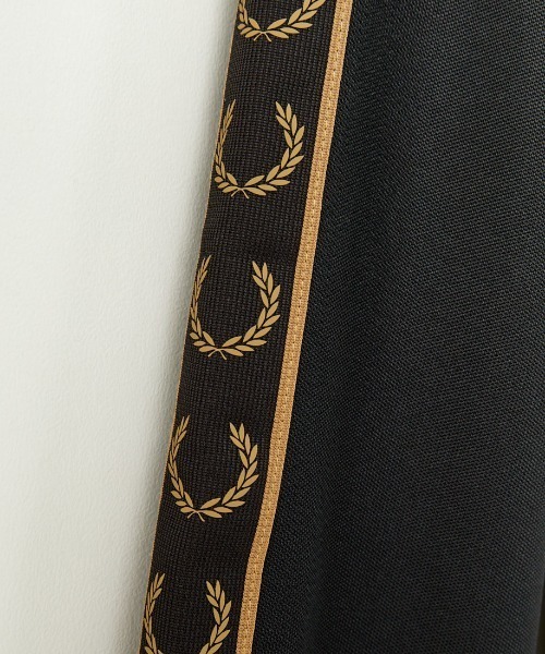 FRED PERRY（フレッドペリー）の「[FRED PERRY/フレッドペリー] コントラストテープ トラックジャケット（ジャージ・レディース・キナリ/ブラック/ネイビー・M/S/XL/L）」の9枚目の写真