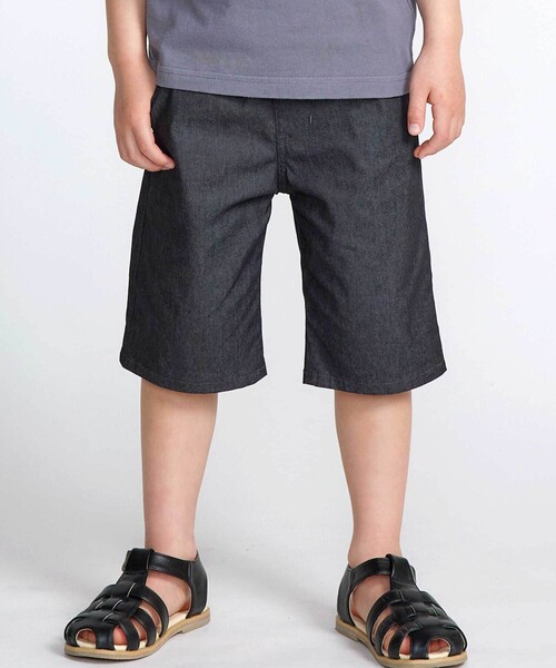 BeBe（ベベ）の「カラーデニムポイントロゴハーフパンツ(90~150cm)（デニムパンツ・キッズ・ブルー/ブラック・120cm/150cm/140cm/130cm/110cm）」の2枚目の写真